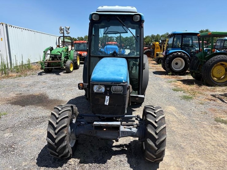 new-holland-tn65-image-3