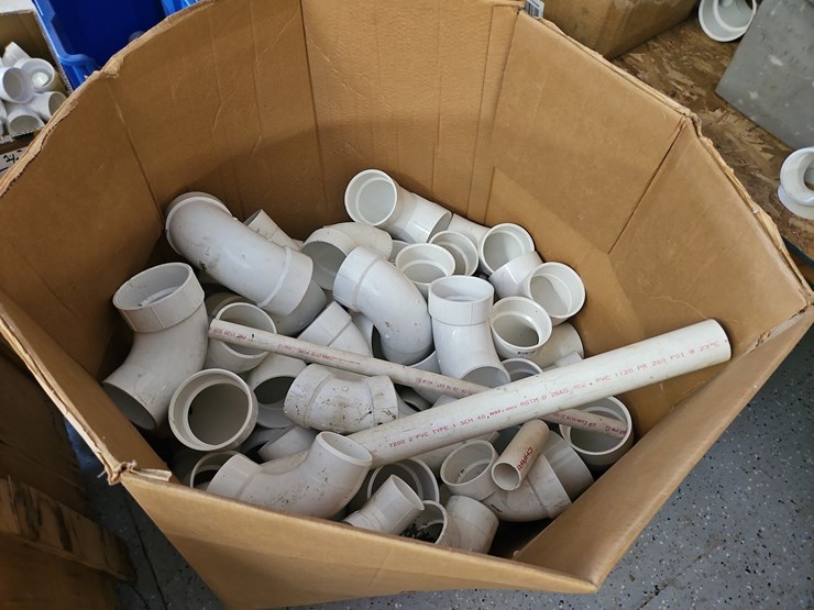 large-quantity-of-assorted-pvc-fittings-image-3