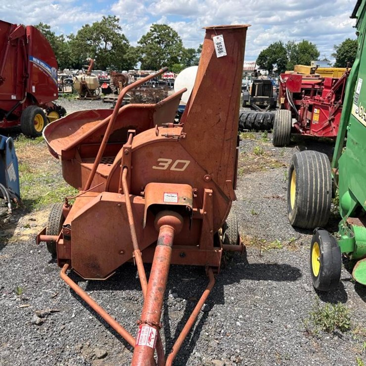NEW HOLLAND 30