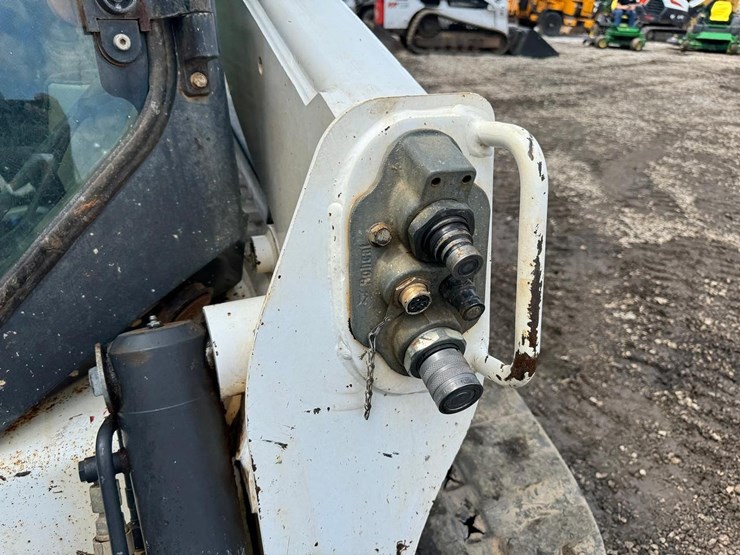 2020-bobcat-t770-image-12
