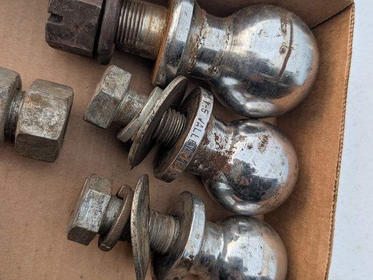 assortment-of-trailer-balls-&-hitch-pins.-#204-image-5