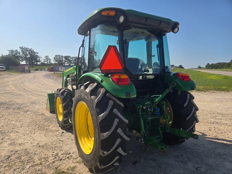 2024-john-deere-5075e-image-10