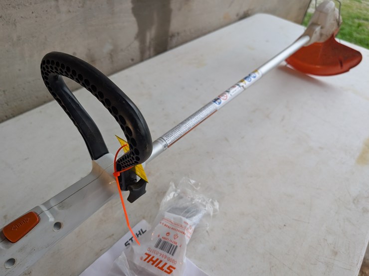 battery-powered-stihl-fsa57-weedeater-w/charger-&-two-batteries.-#256-image-6