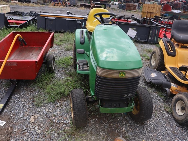 john-deere-18hp-riding-mower-image-3