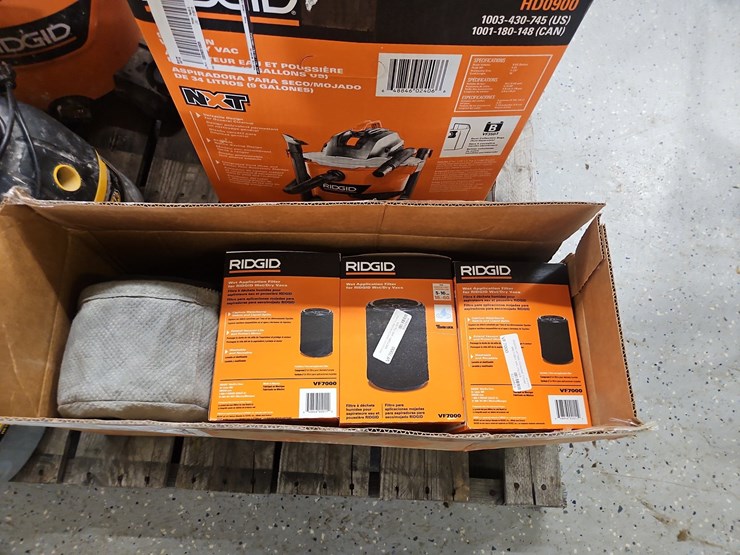 ridgid-shop-vac-with-accessories,-image-3