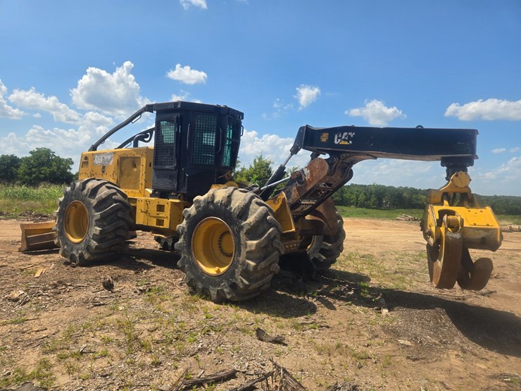 2015-caterpillar-525d-image-7