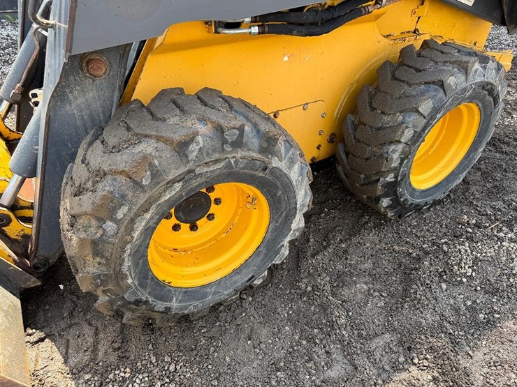 deere-332d-image-13