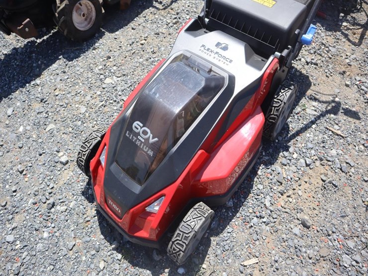 toro-60v-lithium-push-mower-image-8