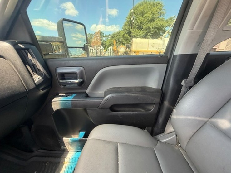 2017-chevrolet-2500-image-41