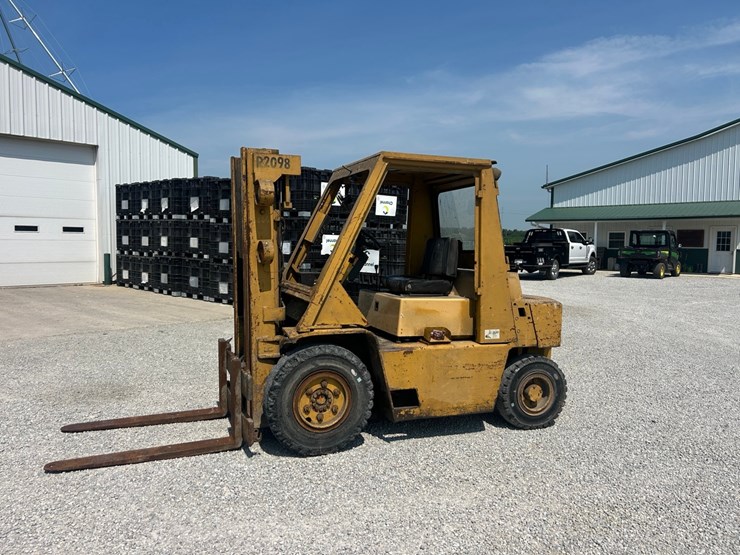 cat-forklift-image-1