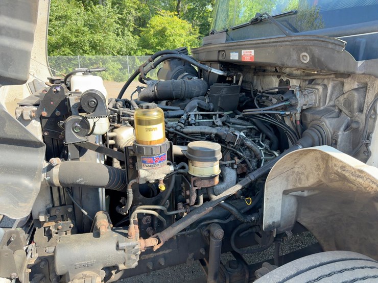 2019-hino-268-image-8