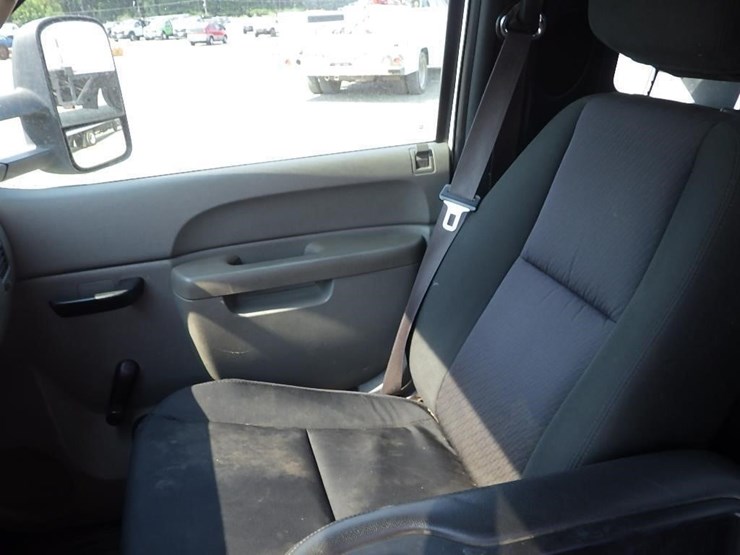 2013-chevrolet-2500-image-28