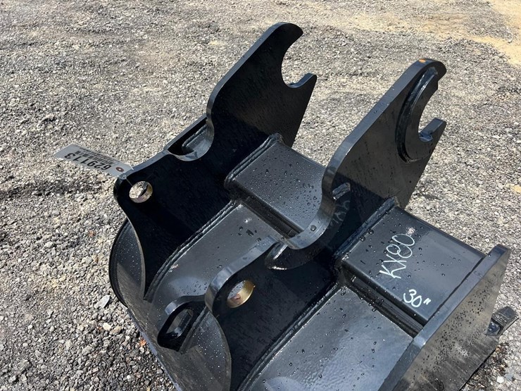 30”-quick-attach-excavator-bucket-for-kx80-image-5