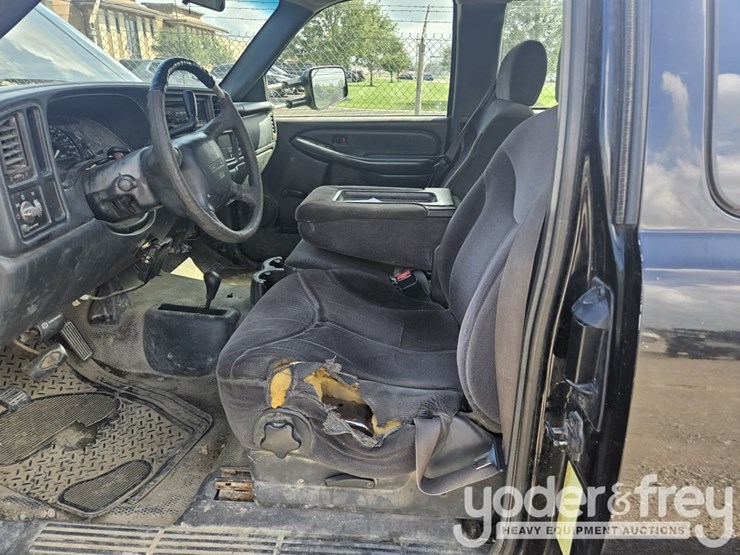 2002-gmc-sierra-3500-image-31