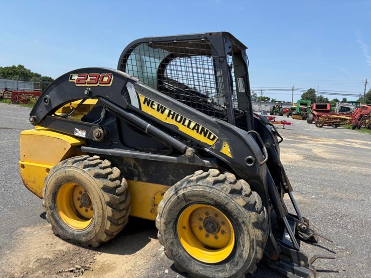 new-holland-l230-image-8