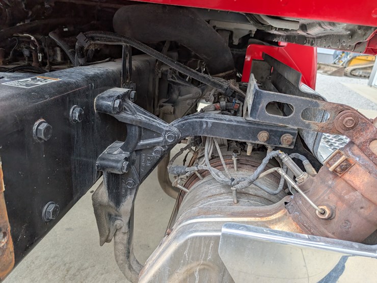 2018-peterbilt-day-cab-semi-image-58