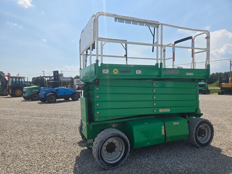 2015-jlg-4069le-image-10