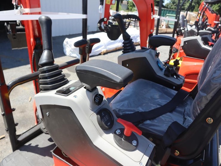 tpm-20kh-mini-excavator-image-12
