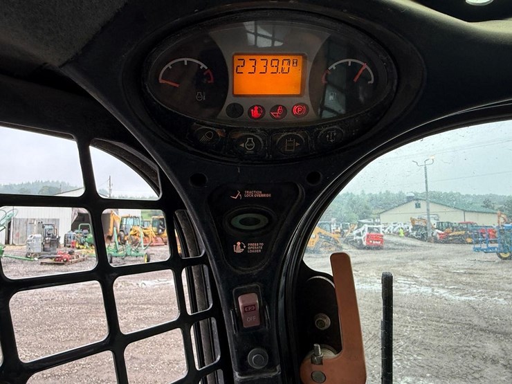2014-bobcat-t590-image-24