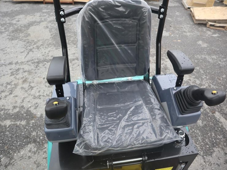 cfg-kt13r-mini-excavator-image-11