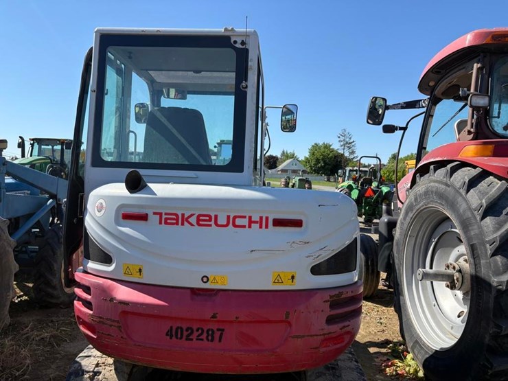 2017-takeuchi-tb240-image-11