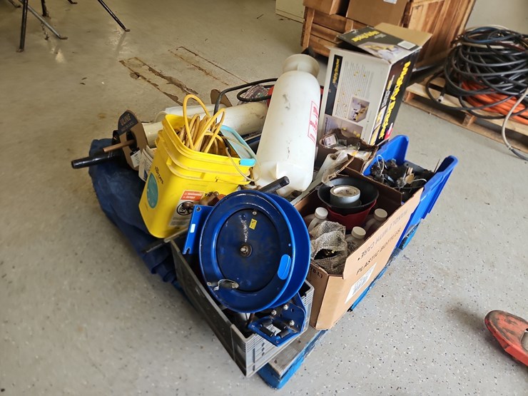 quantity-of-assorted-tools-and-supplies-image-2