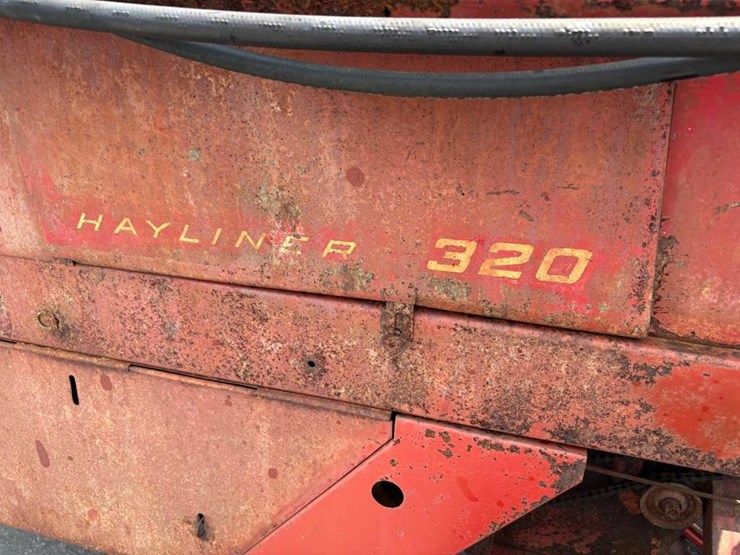 new-holland-320-image-6