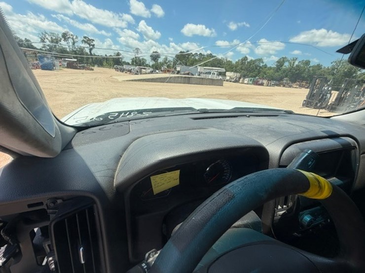 2017-chevrolet-2500-image-49