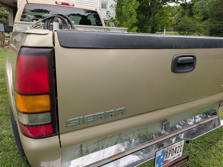 2004-gmc-3500-image-48