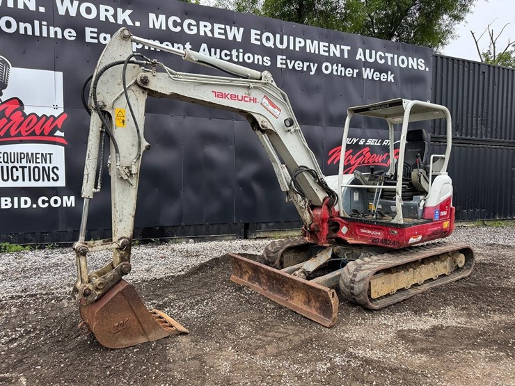 2016-takeuchi-tb260-image-2