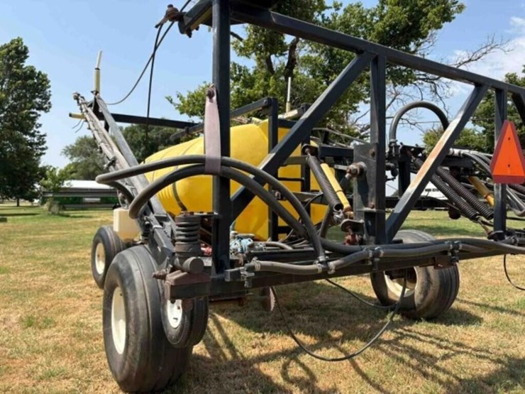 wako-1000-gallon-field-sprayer-image-6