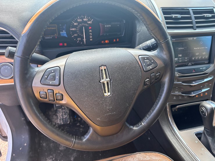 2011-lincoln-mkx-image-12