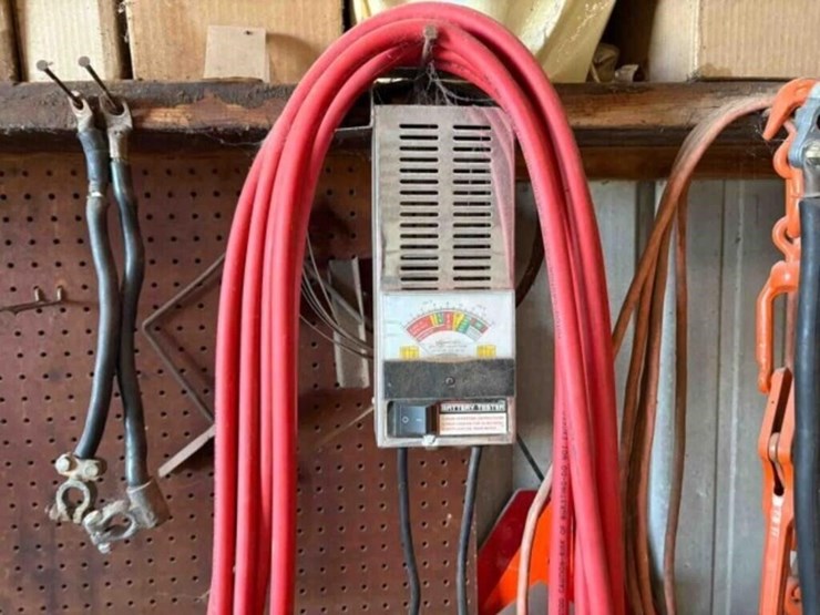 contents-of-ne-wall---assort.-of-tools-image-7