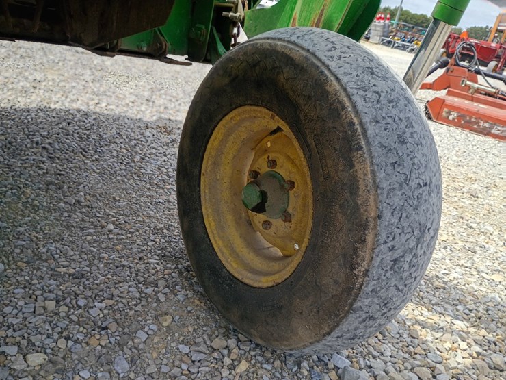 john-deere-630-image-25