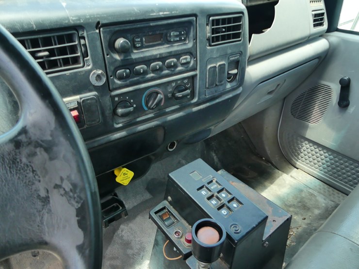 2000-ford-f750-xl-image-13