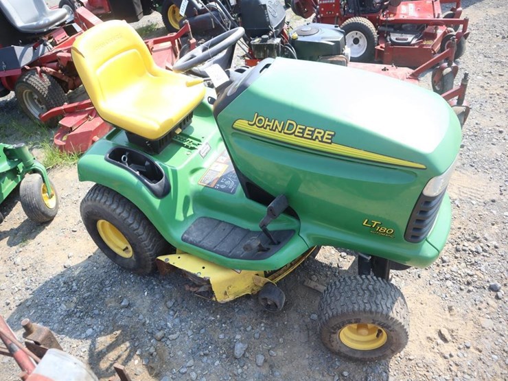 john-deere-lt160-image-1