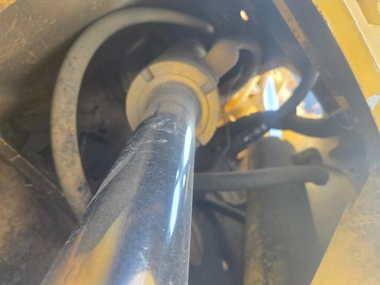 2015-caterpillar-525d-image-59