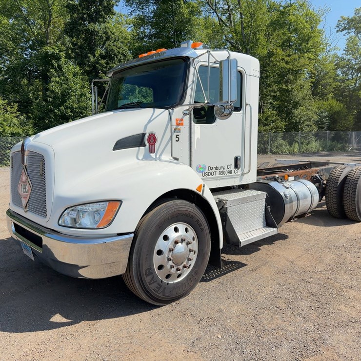 2013 KENWORTH T370