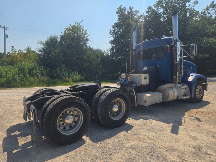 1999-peterbilt-385-image-16