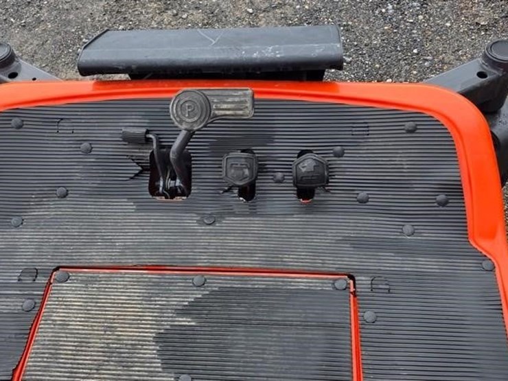 kubota-zd326s-image-21