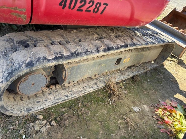 2017-takeuchi-tb240-image-12