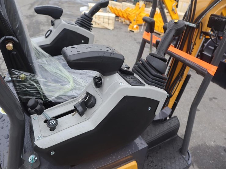 cfg-mx15rs-mini-excavator-image-10