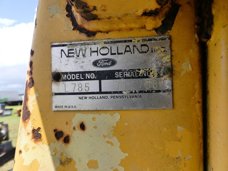 new-holland-l785-image-16