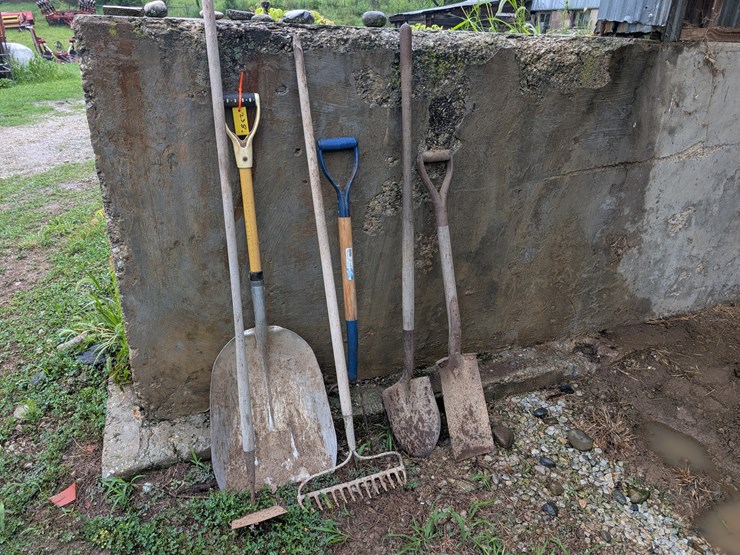 assortment-of-hand-tools.-#238-image-1