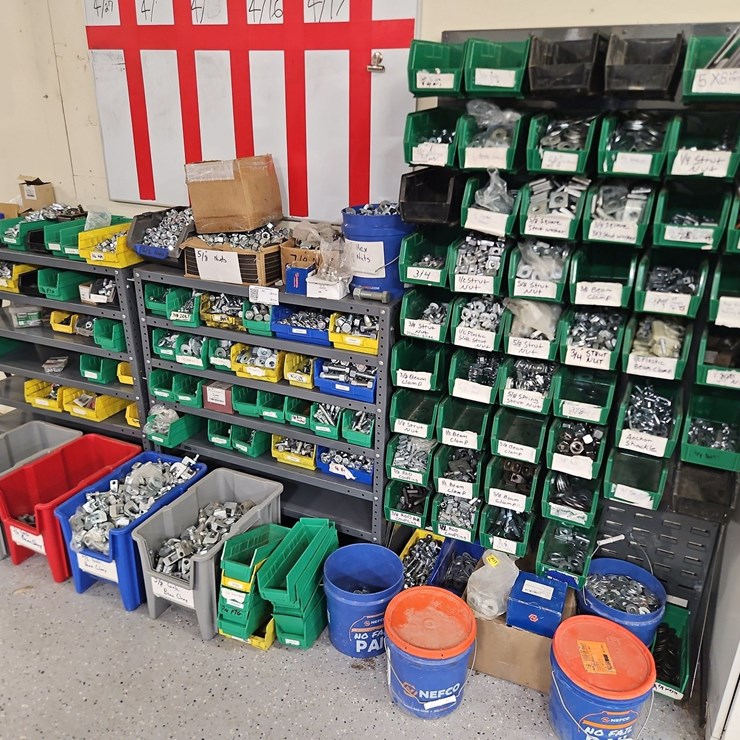 QUANTITY OF ASSORTED FASTENERS