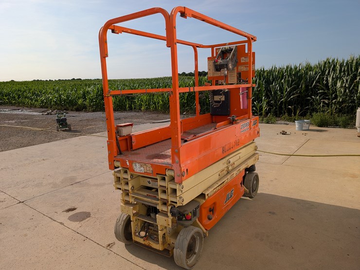 2016-jlg-1930es-image-5