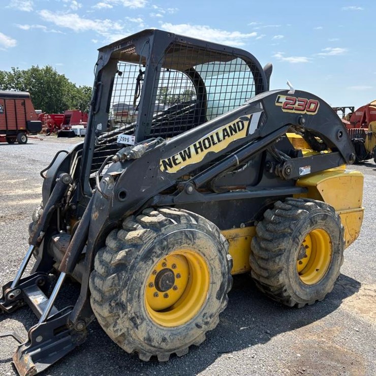 NEW HOLLAND L230