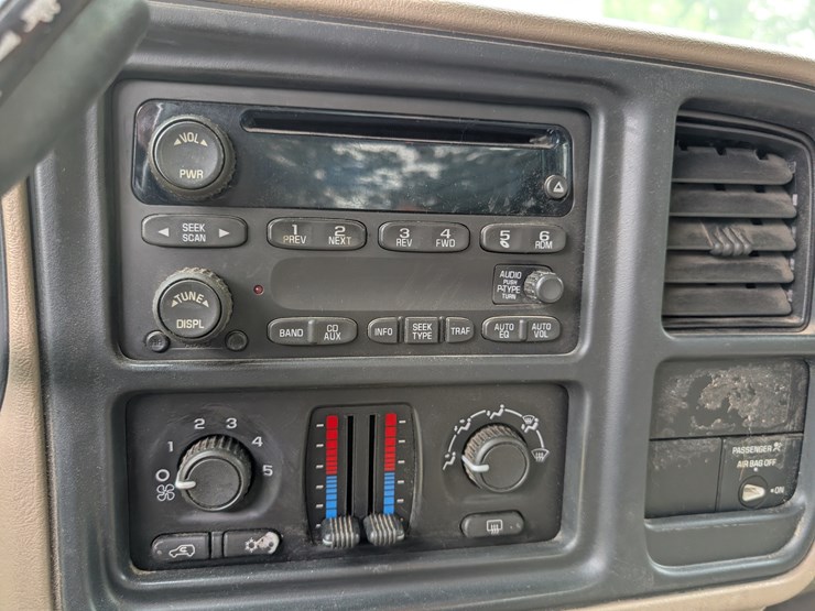 2004-gmc-3500-image-116