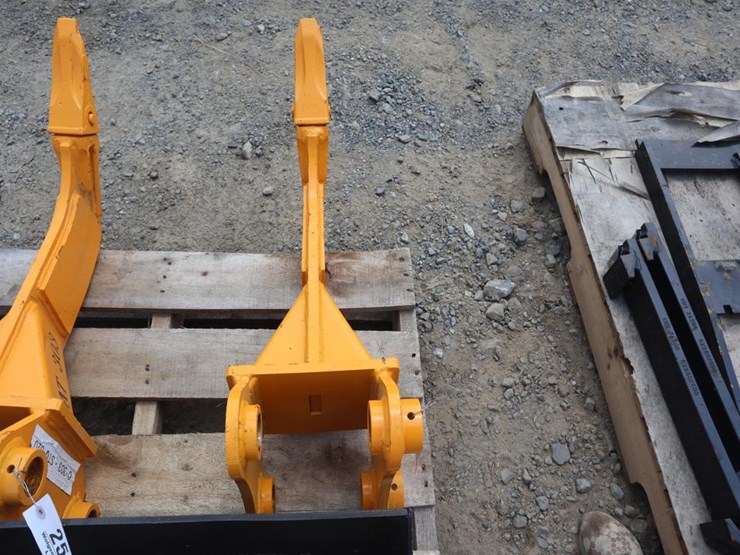 caterpillar-303-image-3