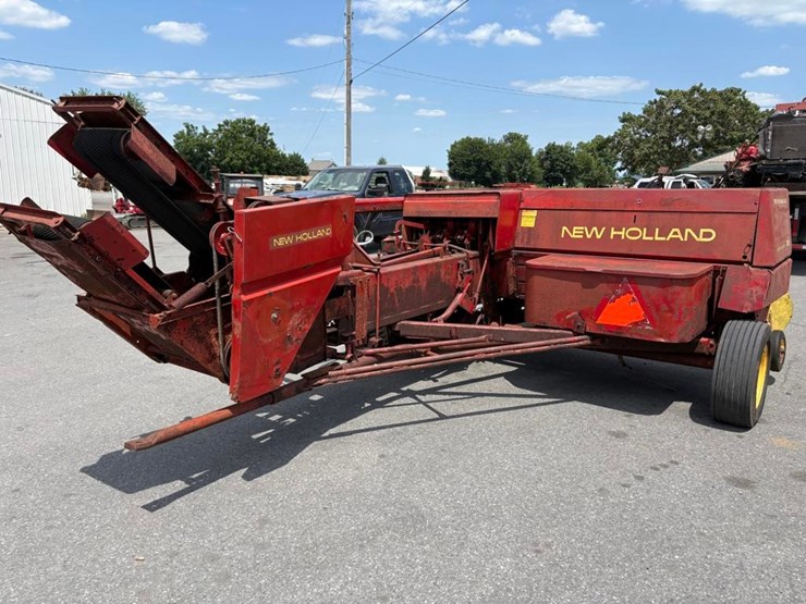 new-holland-320-image-4